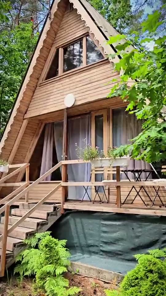 Domek z leżakiem i strefą rekreacji — Ośrodek Zakątek